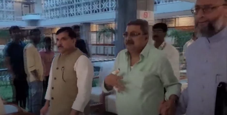 During the Waqf meeting, TMC MP Kalyan Banerjee smashes a bottle and throws it at a chair.